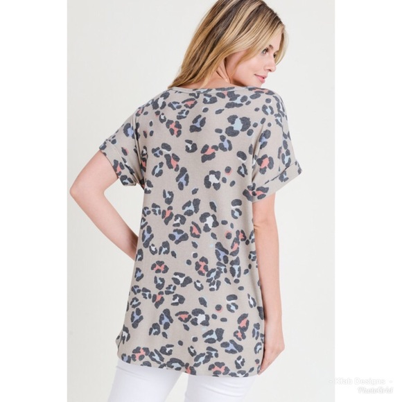 ❤️LAST 1! Animal Print V Neck Top Front Tie Top! - Picture 3 of 6